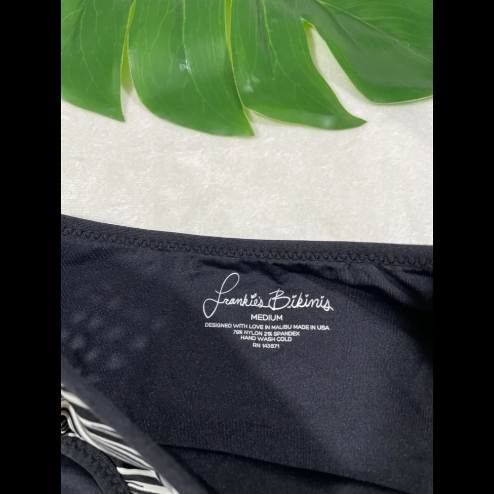 NEW FRANKIES BIKINIS Koa Crochet Bikini Bottom in Strom [SZ Medium‎ ]